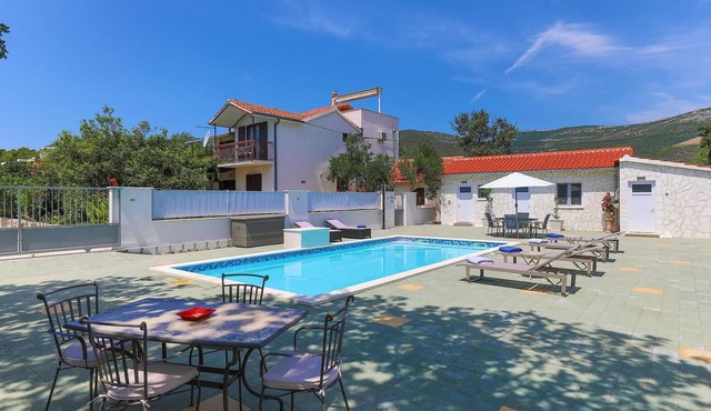 Stunning apartment in Kastel Novi in Kastel Novi