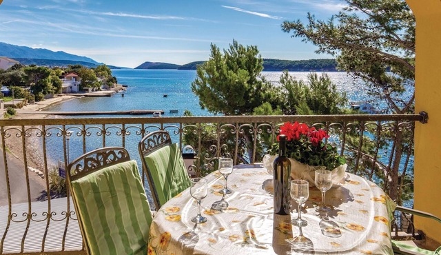 Stunning apartment in Banjol with house sea view