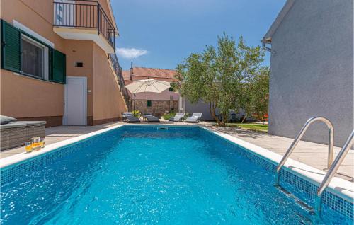 Stunning Apartment In Karalic With Wifi in Širitovci