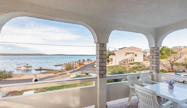 Stunning apartment in Kustici with WiFi