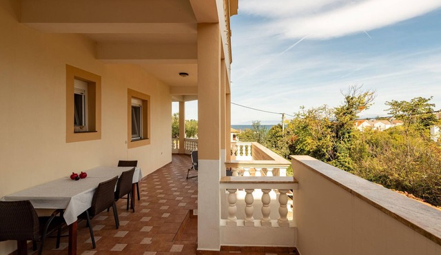 Stunning apartment in Lukoran with WiFi