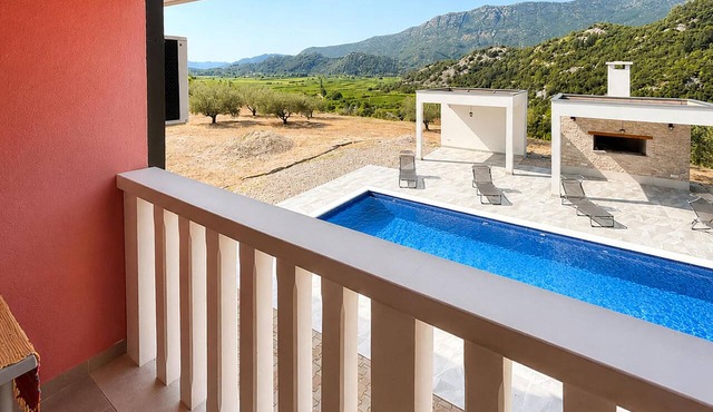 Stunning apartment in Vrgorac with outdoor swimming pool