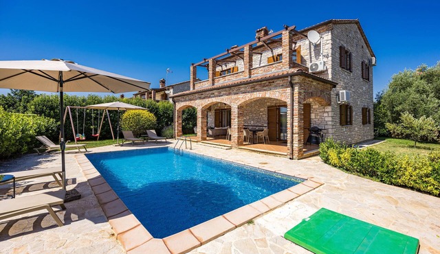Stunning home in Cabrunici in Cabrunici