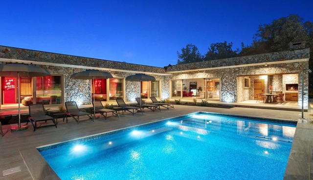 Stunning home in Dicmo in Dicmo