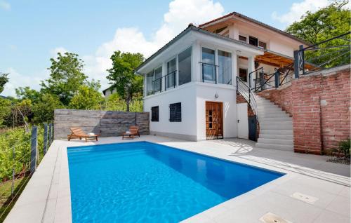 Stunning Home In Donja Reka