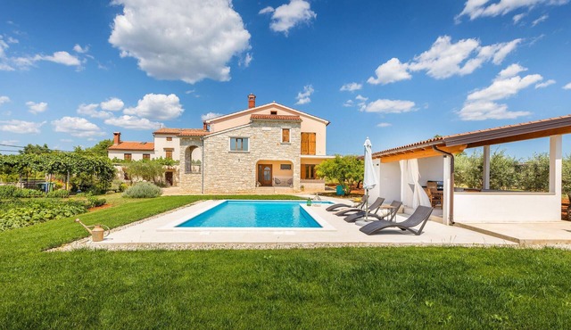 Stunning home in Galizana in Galizana