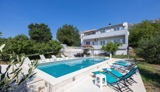 Stunning home in Kastel Sucurac