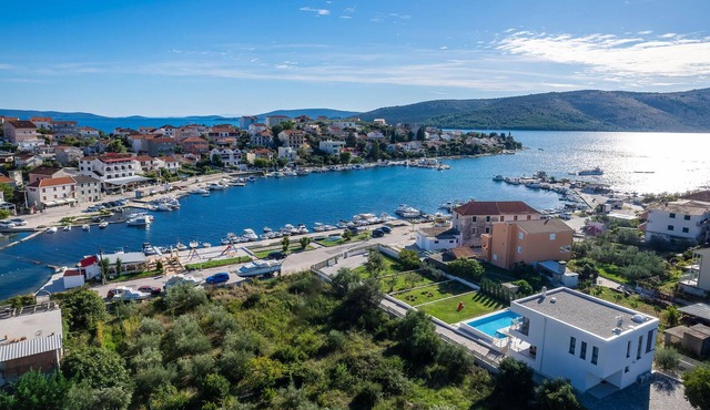 Stunning home in Seget Vranjica