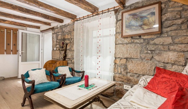 Stunning home in Jurdani with WiFi