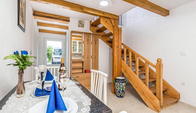 Stunning home in Jurdani with WiFi