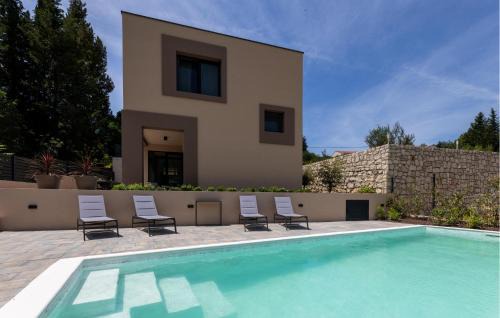 Stunning Home In Kremena