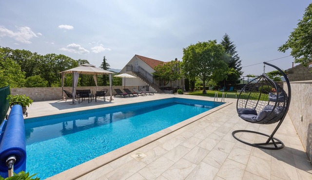 Stunning home in Krstatice