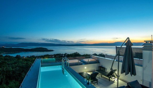 Stunning home in Njivice