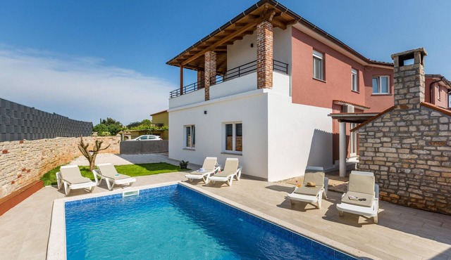 Stunning home in Pula