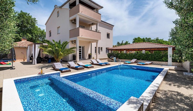 Stunning home in Radasinovci