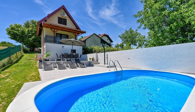 Stunning home in Seketin