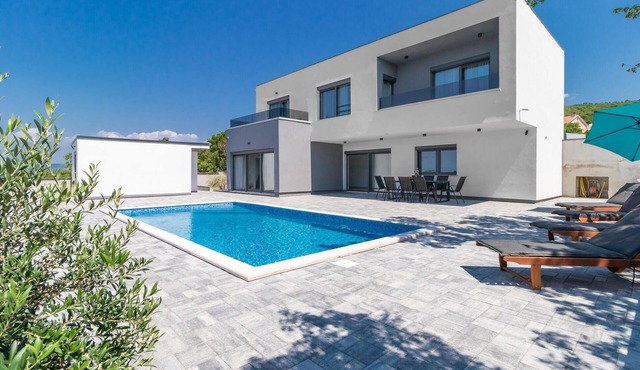 Stunning home in Smrika in Smrika