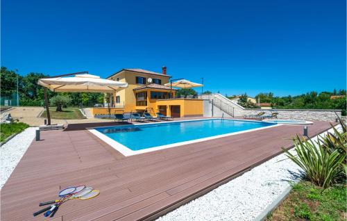 Stunning Home In Sumber