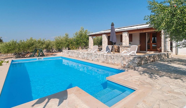 Stunning home in Sutivan in Sutivan