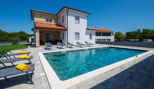 Stunning home in Vidulini