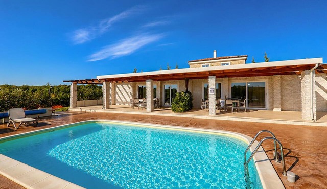 Stunning home in Zerava