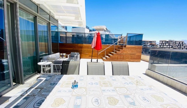 Stunning Penthouse with sea views and private heated pool in Eilat