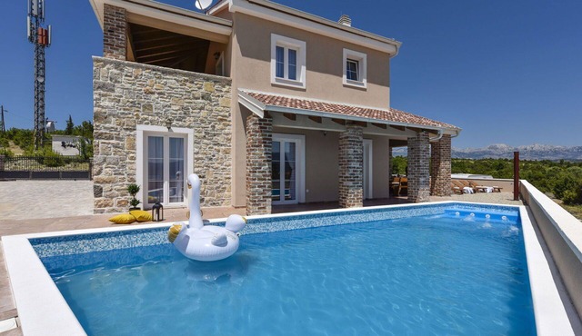 Stunning private villa for 8 guests with private pool, WIFI, A/C, TV and terrace in Biograd Na Moru