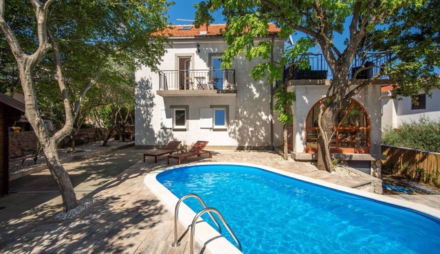 Stunning private villa for 12 people with A/C, private pool, WIFI, TV, terrace and pets allowed