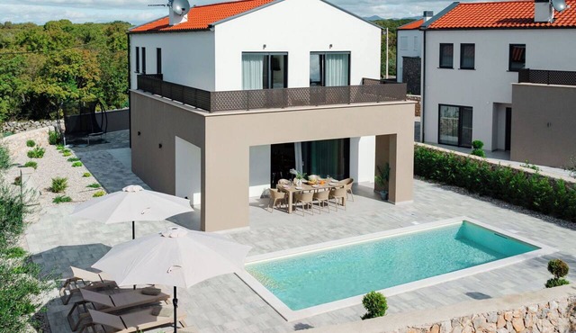Stunning private villa with private pool, WIFI, A/C, TV, terrace, pets allowed and panoramic view