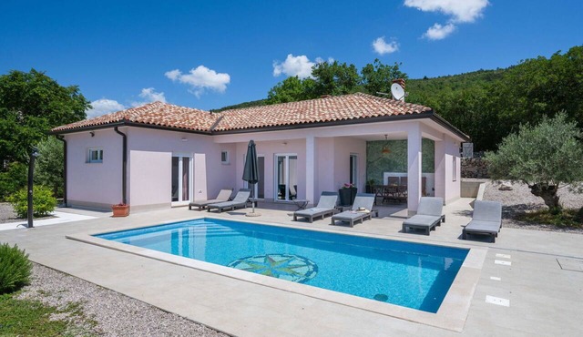 Stunning private villa for 6 people with WIFI, private pool, A/C, TV and terrace
