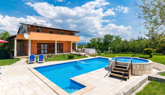 Stunning private villa for 10 people with A/C, private pool, WIFI, TV, terrace and pets allowed
