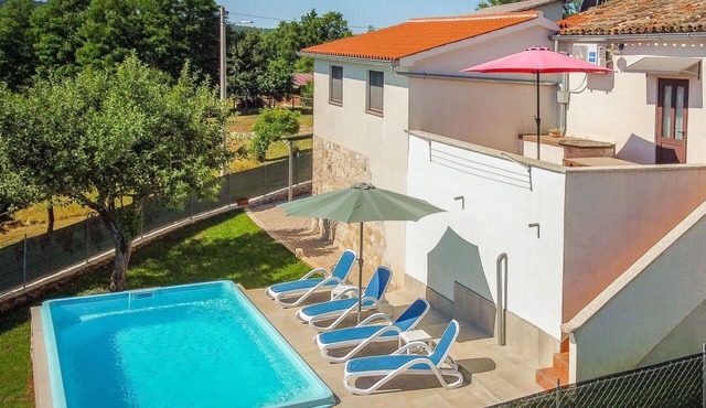 Stunning private villa for 6 people with private pool, A/C, WIFI, TV and terrace in Pazin