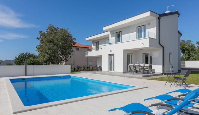 Stunning private villa for 10 people with A/C, private pool, WIFI, TV, terrace and panoramic view
