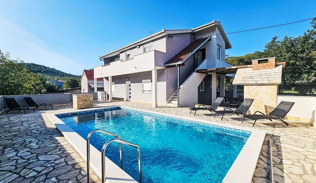 Stunning private villa for 6 guests with WIFI, A/C, private pool, TV, terrace and panoramic view in Solin