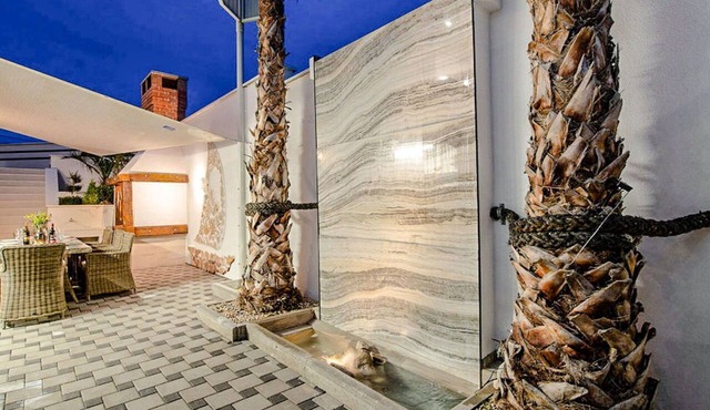 Stunning private villa for 8 guests with A/C, WIFI, private pool, hot tub, TV and terrace in Zadar