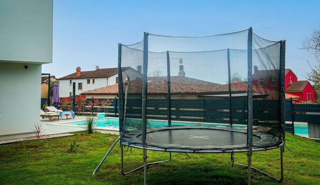 Stunning private villa for 6 people with A/C, private pool, WIFI, TV and terrace