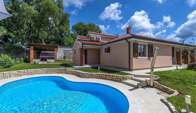 Stunning private villa for 6 guests with private pool, WIFI, A/C, TV, terrace and pets allowed