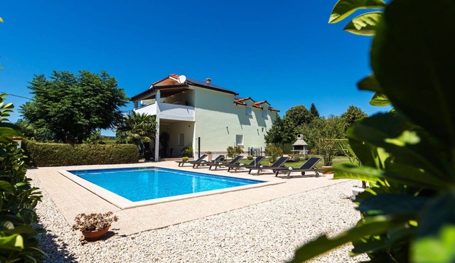 Stunning private villa for 10 people with A/C, private pool, WIFI, TV and terrace in Jukići