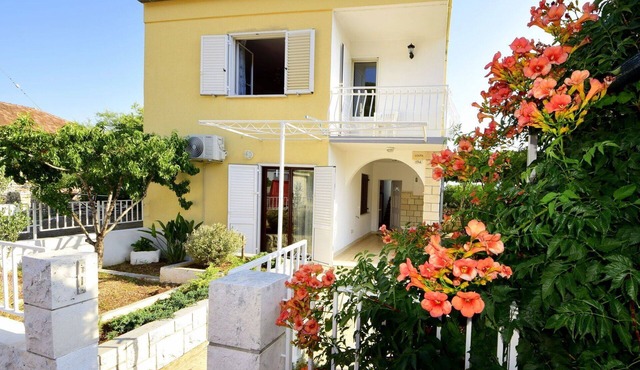 Stunning private villa for 8 guests with A/C, WIFI, TV and terrace