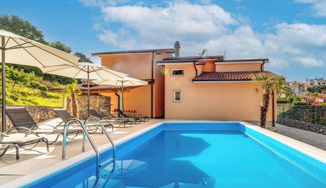 Stunning private villa with WIFI, A/C, hot tub, private pool, TV, terrace and panoramic view