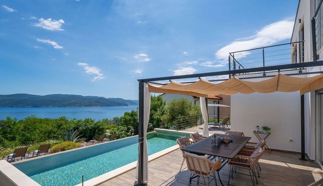 Stunning private villa for 6 people with private pool, A/C, WIFI, TV and terrace