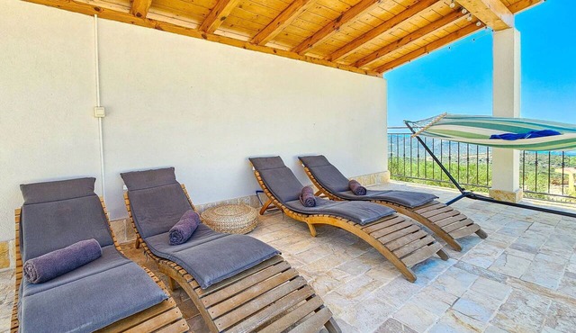 Stunning private villa for 5 guests with internet, private pool, A/C, TV and balcony in Vodice