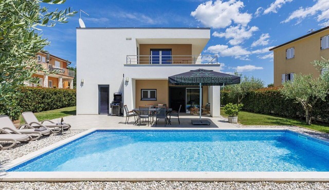 Stunning villa for 5 guests with WIFI, private pool, A/C, TV and terrace