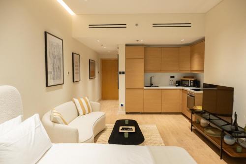 Stylish cozy studio in the heart of Business Bay in Sabkhah