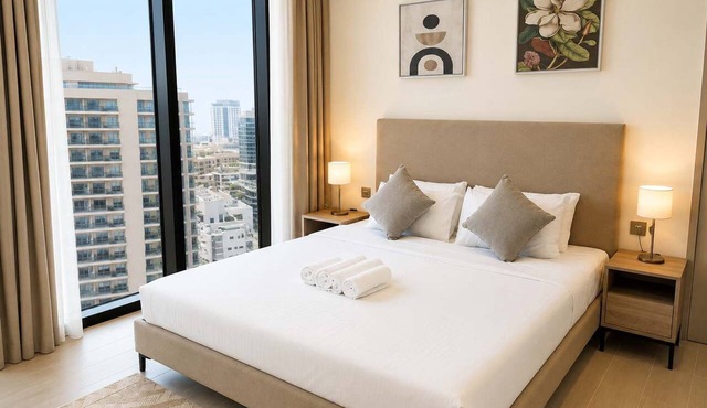 Stylish New 1 bedroom with Private Jacuzzi -Binghatti in Dubai