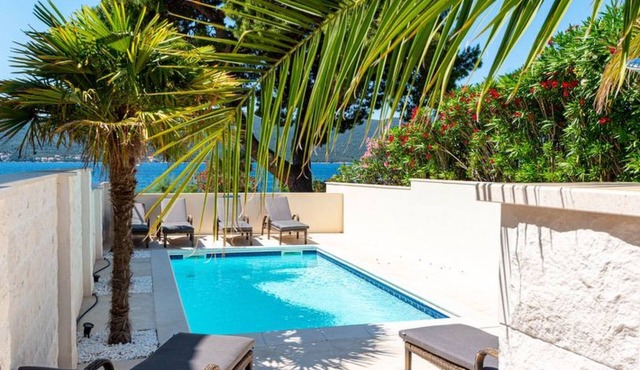 Suartini Viganj mit einem Pool by Interhome