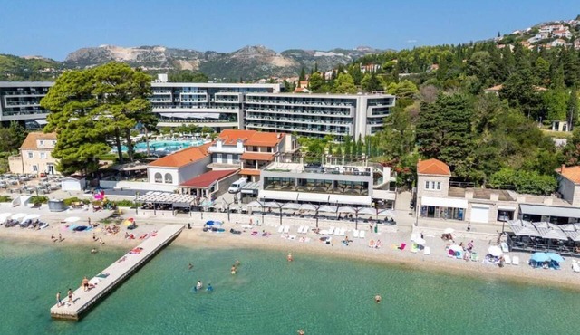 Sun & sea residence