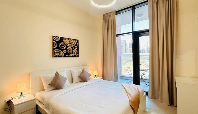 Sunday Luxury Apartments At Concord Towe in Dubai