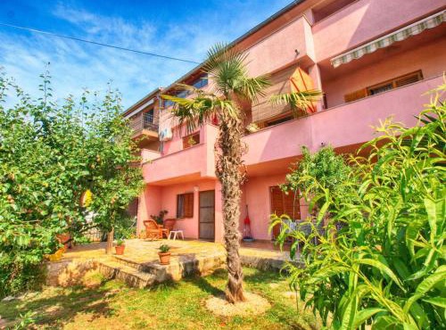 Sunny Apartment Valbandon in Fažana