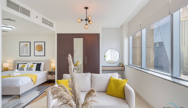 Sunny Studio at Sky Gardens DIFC by Deluxe Holiday Homes in Dubai